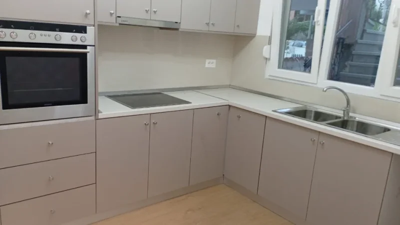 Tirane, jepet me qera Vile 2+1+Aneks Kati 0, 80 m² 400 € (Rruga Hamdi Cullhaj)