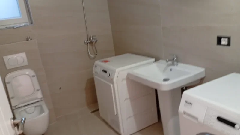 Tirane, jepet me qera Vile 2+1+Aneks Kati 0, 80 m² 400 € (Rruga Hamdi Cullhaj)