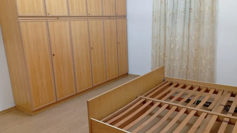 Tirane, jepet me qera Vile 2+1+Aneks Kati 0, 80 m² 400 € (Rruga Hamdi Cullhaj)