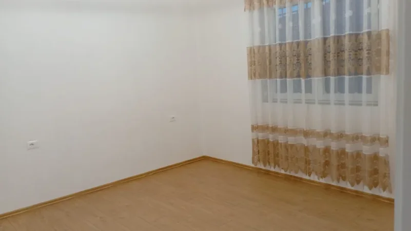 Tirane, jepet me qera Vile 2+1+Aneks Kati 0, 80 m² 400 € (Rruga Hamdi Cullhaj)
