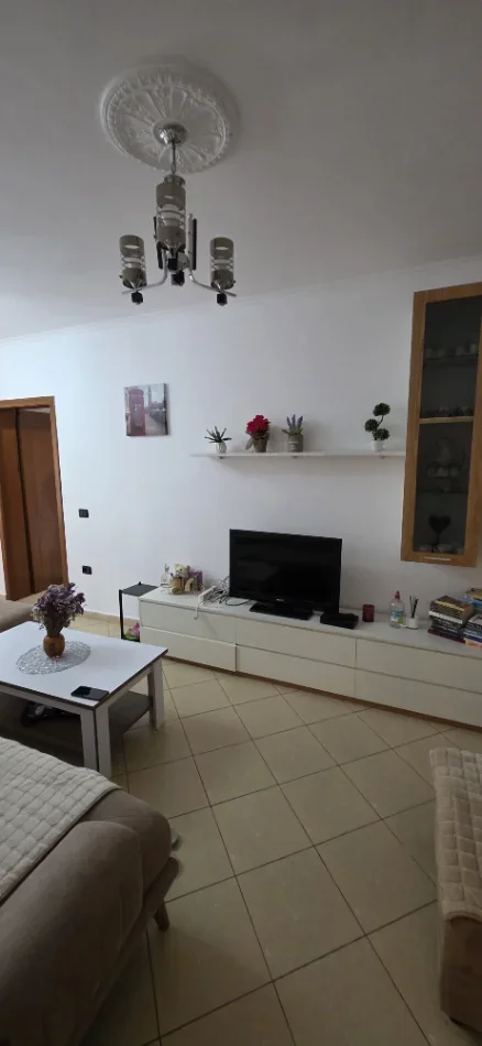 Tirane, jepet me qera apartament 2+1+Aneks+Ballkon Kati 1, 78 m² 500 € (Pallati me Shigjeta)