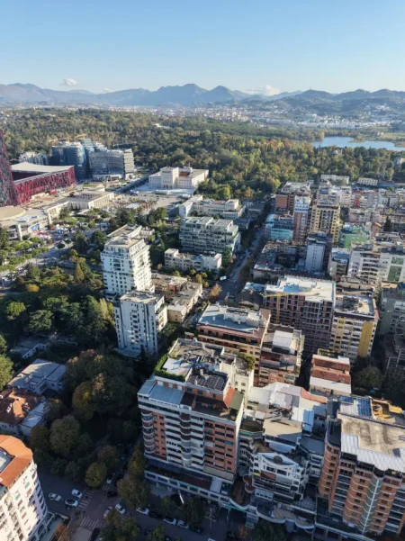 Tirane, shitet ambjent biznesi , 1 m² (Bllok)