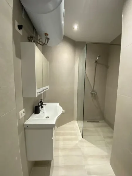 Tirane, jepet me qera apartament 1+1 Kati 2, 65 m² 550 € (Dhjetori)
