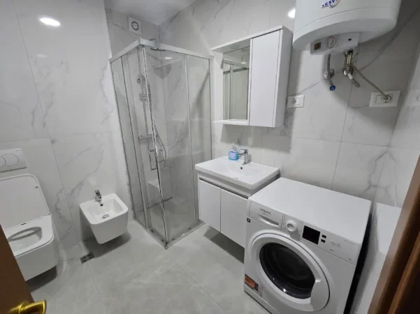 Tirane, jepet me qera apartament 2+1 , 100 m² 800 € (Rruga e Kosovarëve.)