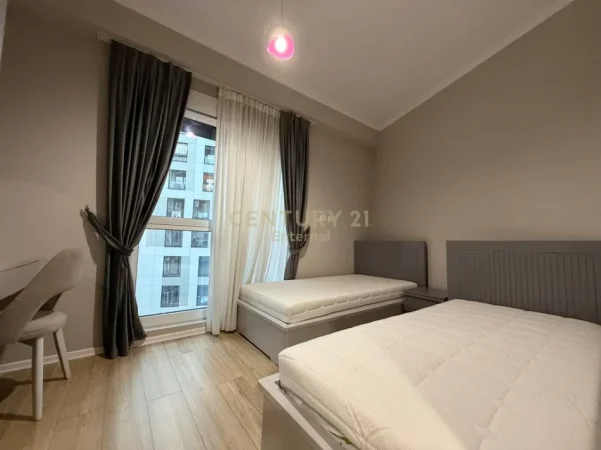 Tirane, jepet me qera apartament 2+1+Ballkon Kati 5, 91 m² 800 € (bulevardi i ri)