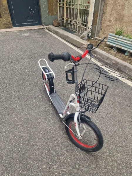 Tirane, shes biciklete MONOPATINE GJERMANE CHALLENGER e bardhë 75 €