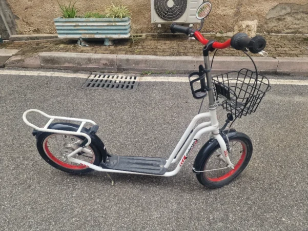 Tirane, shes biciklete MONOPATINE GJERMANE CHALLENGER e bardhë 75 €