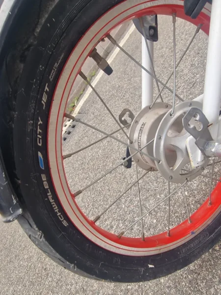 Tirane, shes biciklete MONOPATINE GJERMANE CHALLENGER e bardhë 75 €