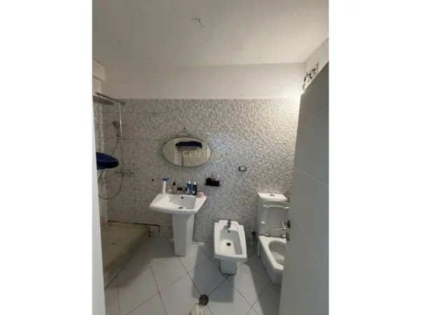 Tirane, shitet apartament 3+1 Kati 2, 120 m² 360.000 € (komuna e parisit)