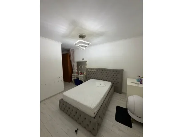 Tirane, shitet apartament 3+1 Kati 2, 120 m² 360.000 € (komuna e parisit)