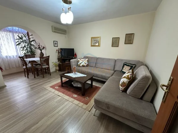 Shqiperi, shitet apartament 1+1+Ballkon Kati 3, 53 m² 156.000 € (Rruga e Elbasanit)