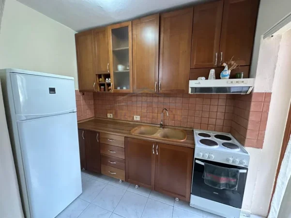 Shqiperi, shitet apartament 1+1+Ballkon Kati 3, 53 m² 156.000 € (Rruga e Elbasanit)