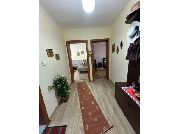 Shqiperi, shitet apartament 1+1+Ballkon Kati 3, 53 m² 156.000 € (Rruga e Elbasanit)