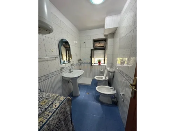 Shqiperi, shitet apartament 1+1+Ballkon Kati 3, 53 m² 156.000 € (Rruga e Elbasanit)