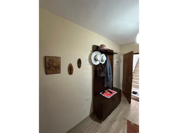Shqiperi, shitet apartament 1+1+Ballkon Kati 3, 53 m² 156.000 € (Rruga e Elbasanit)