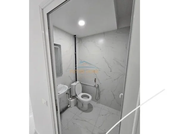 Tirane, shitet ambjent biznesi Kati -1, 48 m² 92.000 € (Komuna e Parisit)