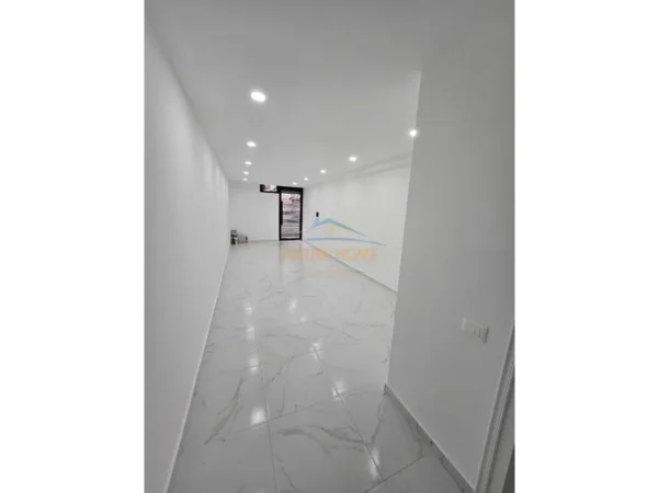 Tirane, shitet ambjent biznesi Kati -1, 48 m² 92.000 € (Komuna e Parisit)
