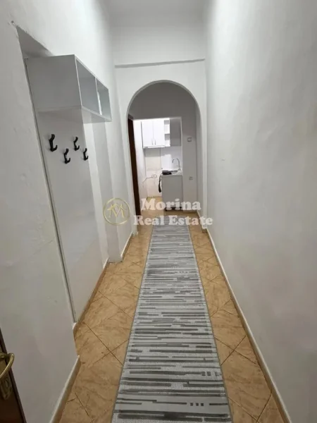 Tirane, jepet me qera apartament 1+1 Kati 1, 65 m² 450 € (Kinostudio)