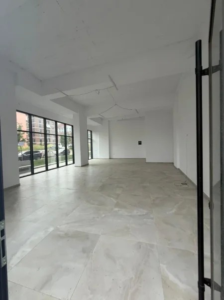Tirane, jap me qera ambjent biznesi Kati 0, 112 m² 1.150 € (Sokrat miho)