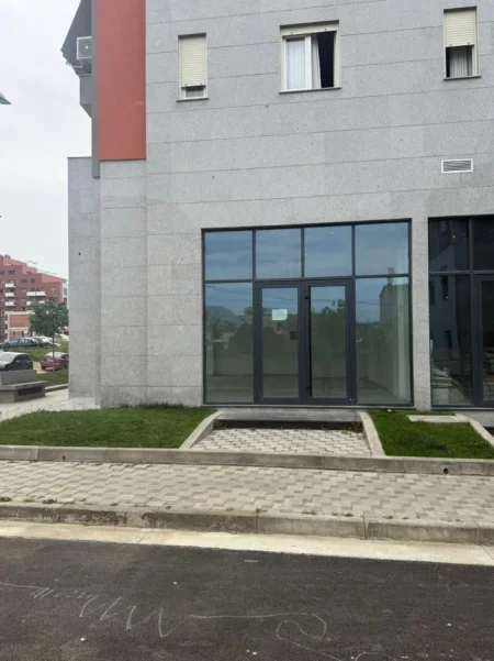 Tirane, jap me qera ambjent biznesi Kati 0, 112 m² 1.150 € (Sokrat miho)