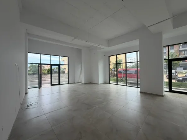 Tirane, jap me qera ambjent biznesi Kati 0, 112 m² 1.150 € (Sokrat miho)