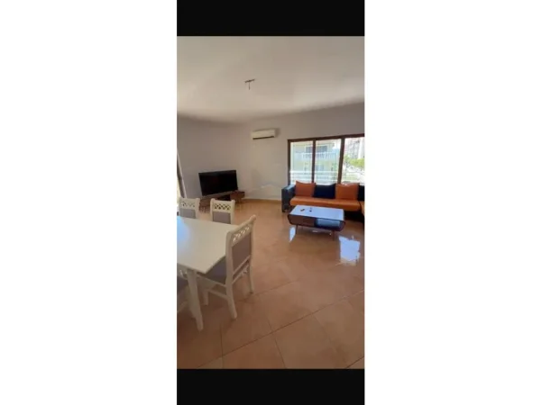 Tirane, jepet me qera apartament 2+1+Ballkon Kati 3, 80 m² 1.000 € (afer globe)