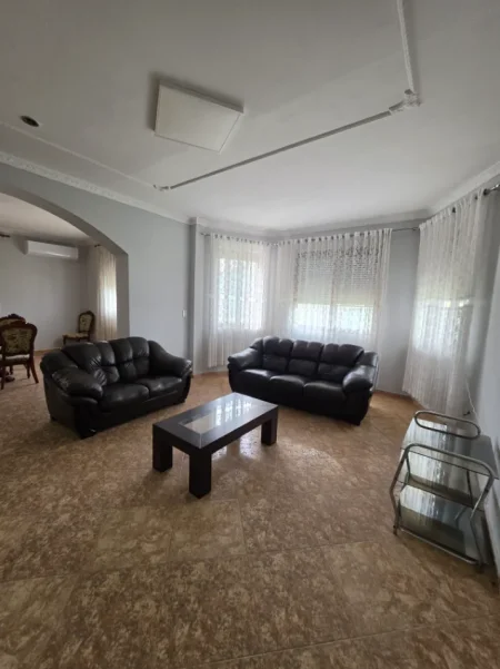 Tirane, jepet me qera Vile 3+1+Aneks+Ballkon Kati 2, 220 m² 415 € (babrru)