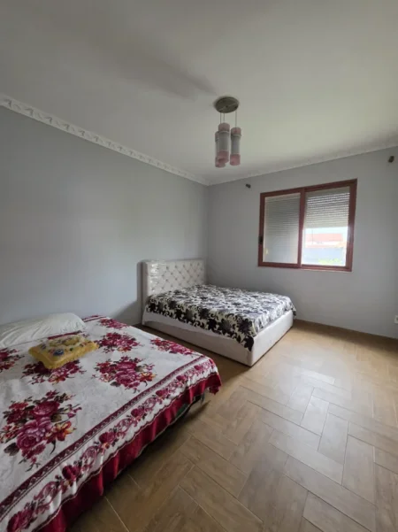 Tirane, jepet me qera Vile 3+1+Aneks+Ballkon Kati 2, 220 m² 415 € (babrru)