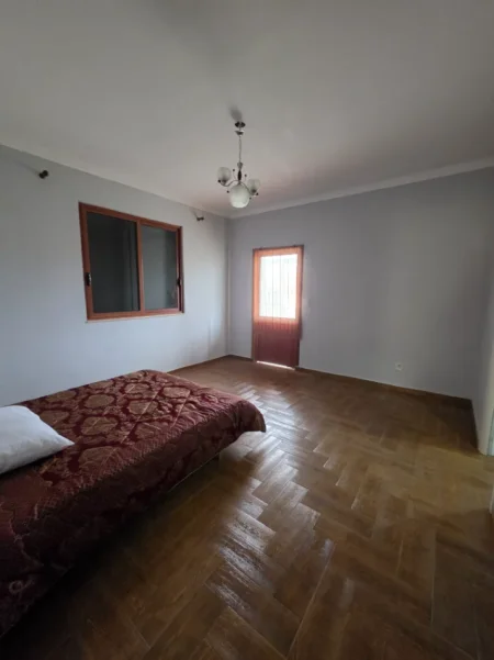 Tirane, jepet me qera Vile 3+1+Aneks+Ballkon Kati 2, 220 m² 415 € (babrru)