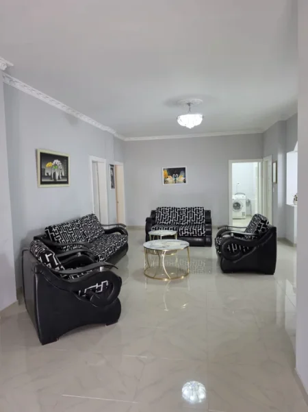 Tirane, jepet me qera Vile 3+1+Aneks+Ballkon Kati 1, 220 m² 415 € (babrru)