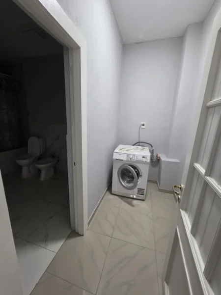 Tirane, jepet me qera Vile 3+1+Aneks+Ballkon Kati 1, 220 m² 415 € (babrru)