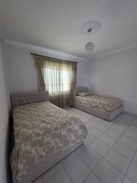 Tirane, jepet me qera Vile 3+1+Aneks+Ballkon Kati 1, 220 m² 415 € (babrru)