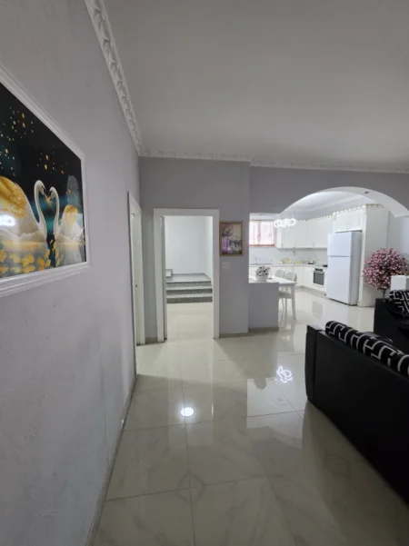 Tirane, jepet me qera Vile 3+1+Aneks+Ballkon Kati 1, 220 m² 415 € (babrru)