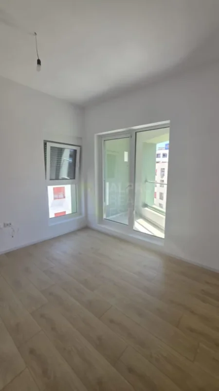 Tirane, jepet me qera apartament 2+1+Ballkon Kati 6, 100 m² 415 € (kontakti)