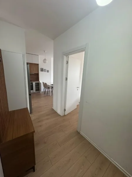 Tirane, jepet me qera apartament 2+1 Kati 4, 100 m² 500 € (GRAND GALLERY)