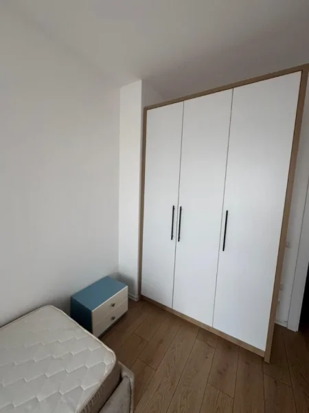 Tirane, jepet me qera apartament 2+1 Kati 4, 100 m² 500 € (GRAND GALLERY)
