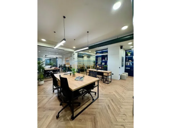 Tirane, jepet me qera zyre Kati 1, 122 m²,3poste parkimi 1.900 € (Rruga Irfan Tomini,)