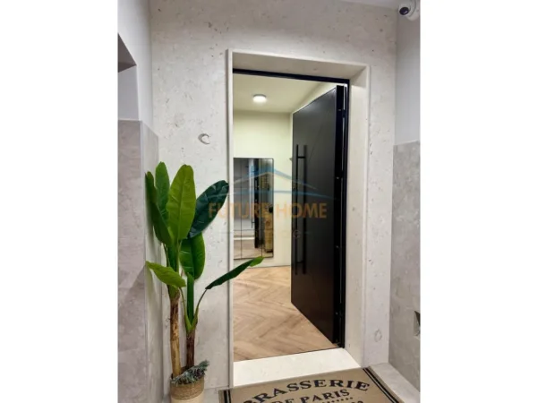 Tirane, jepet me qera zyre Kati 1, 122 m²,3poste parkimi 1.900 € (Rruga Irfan Tomini,)