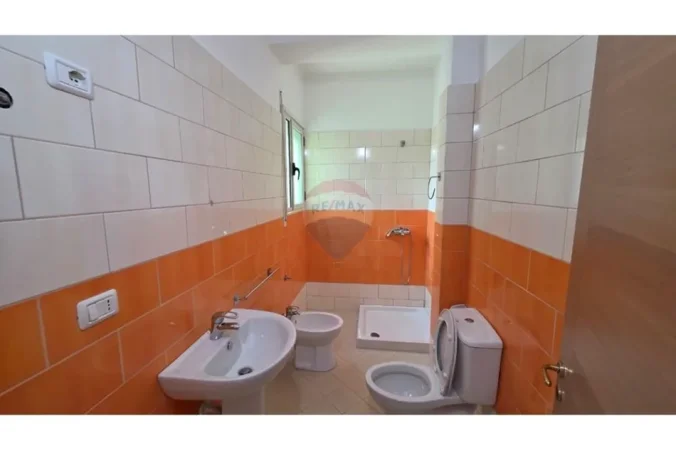 Vlore, jepet me qera apartament 2+1 Kati 6, 120 m² 450 € (Rruga Hasan Kushta, Albano Romina, Vlorë)