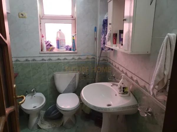 Tirane, jepet me qera apartament 1+1 Kati 4, 65 m² 450 € (laprake)