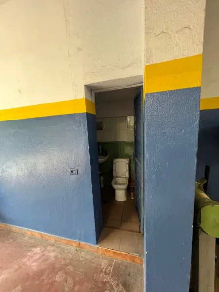 Tirane, jepet me qera ambjent biznesi Kati 0, 120 m² 1.800 € (KRYQI KUQ)