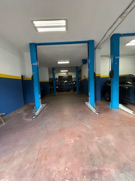Tirane, jepet me qera ambjent biznesi Kati 0, 120 m² 1.800 € (KRYQI KUQ)