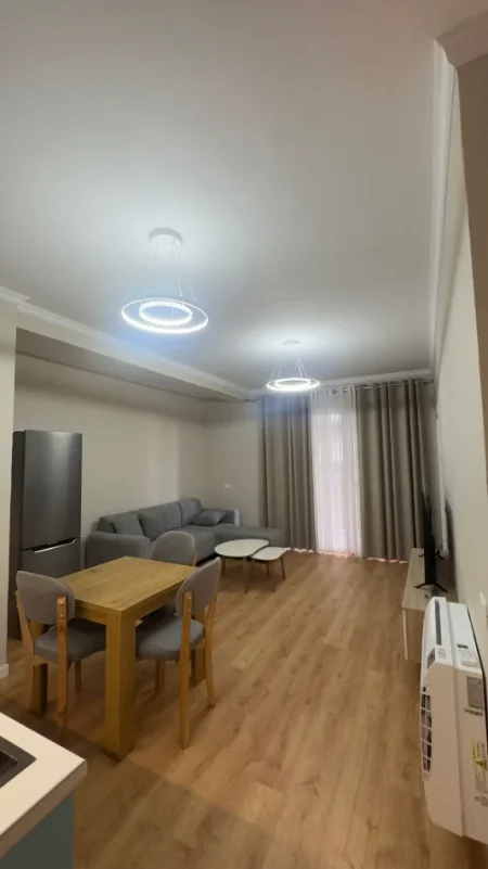 Tirane, jepet me qera apartament 2+1 Kati 2, 90 m² 600 € (5 MAJI)