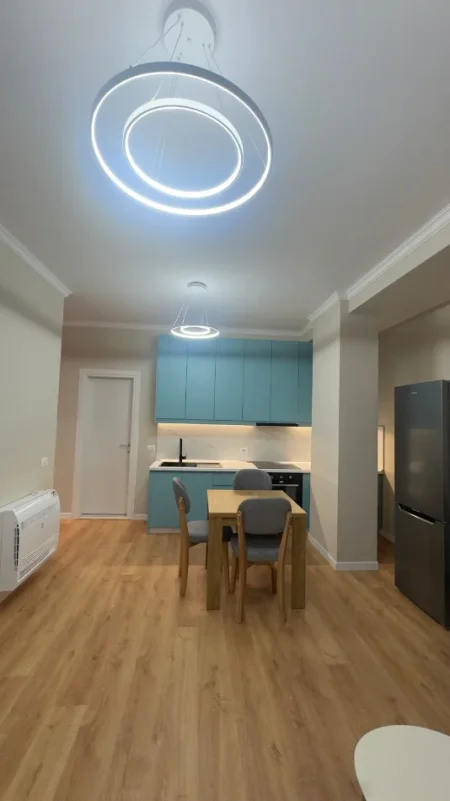 Tirane, jepet me qera apartament 2+1 Kati 2, 90 m² 600 € (5 MAJI)
