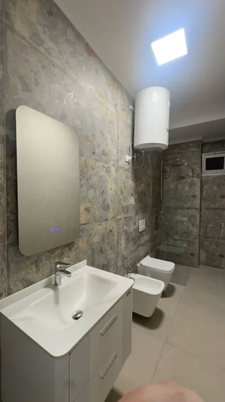Tirane, jepet me qera apartament 2+1 Kati 2, 90 m² 600 € (5 MAJI)