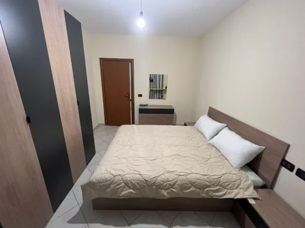 Tirane, jepet me qera apartament 1+1 Kati 4, 65 m² 520 € (Kashar)