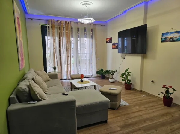 Tirane, jepet me qera apartament 2+1+Ballkon Kati 2, 125 m² 1.000 € (Liqeni i Thate)