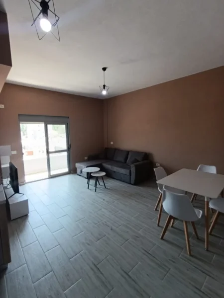 Tirane, jepet me qera apartament 1+1 Kati 2, 65 m² 300 € (Mezez Kashar)