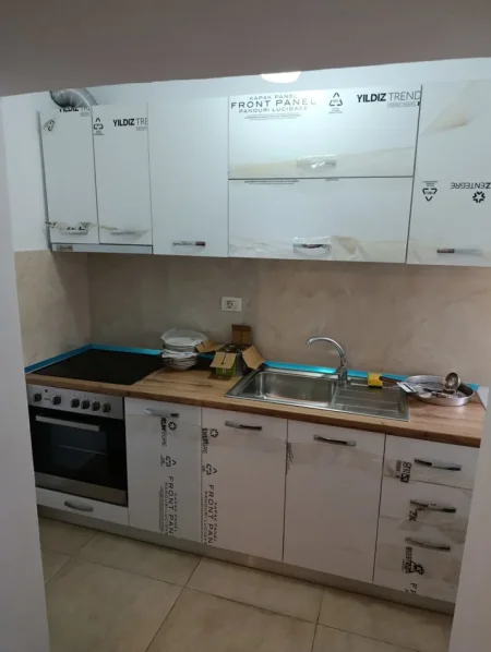 Tirane, shitet apartament 1+1 Kati 1, 60 m² 125.000 € (Xhamlliku)