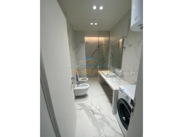 Tirane, jepet me qera apartament 1+1 Kati 8, 70 m² 680 € (Rruga Jordan Misja)